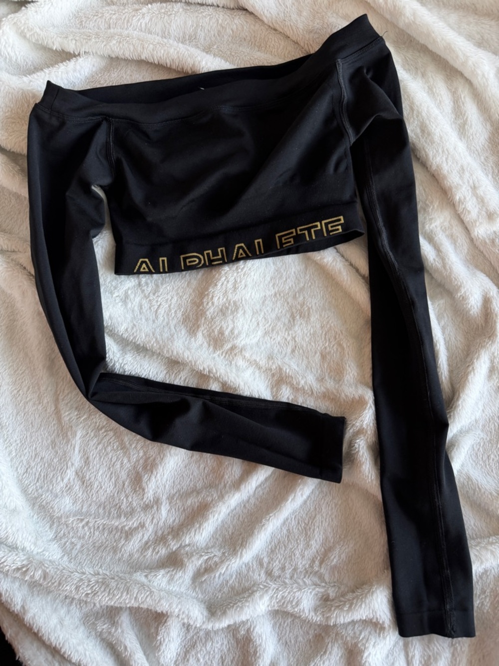 Alphalete Seamless Off-Shoulder Long Sleeve Crop | Black & Gold | XS